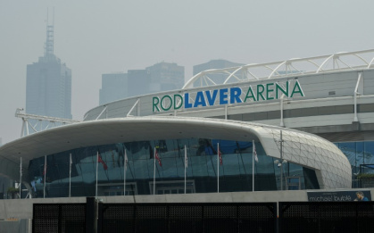 Anger grows over smoke haze play at Open.jpg