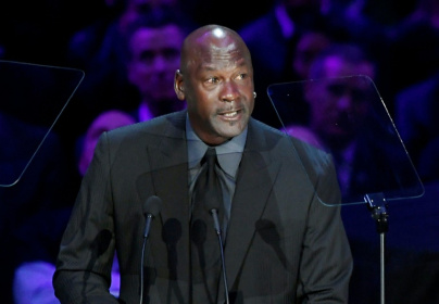 Tearful Michael Jordan commemorates.jpg