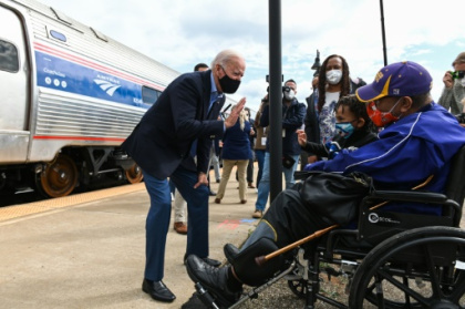 Trump backpedals over racist group row, Biden blasts him as.jpg