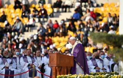 Pope celebrates largest mass of historic Iraq trip.jpg