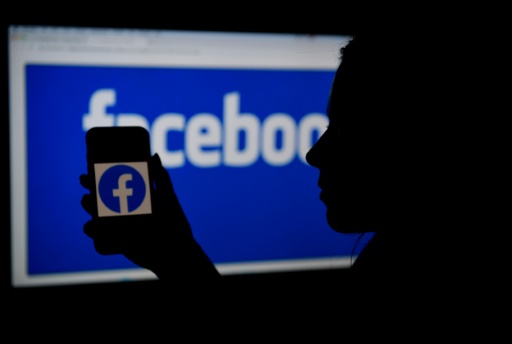 Facebook sparks row by cutting off researchers