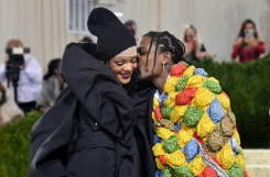 Stars dazzle in defiant fashion at.jpg