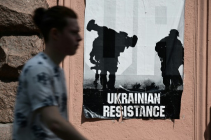10 dead in Ukraine apartment strike, after Russia quits Snake Island.jpg