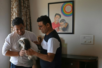 Indian couples fight to legalise same-sex marriages.jpg