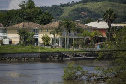 Neymar faces possible $1 mn fine over Brazil property work.jpg