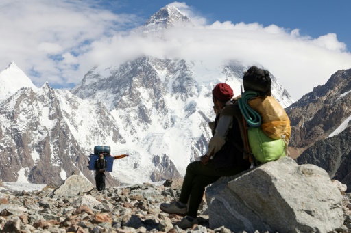 Pakistan's K2 porters tread between tradition and modernity