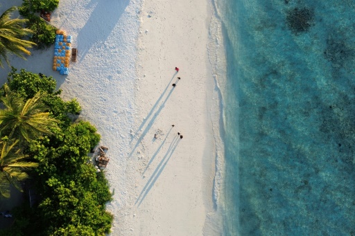 Maldives to battle rising seas by building fortress islands