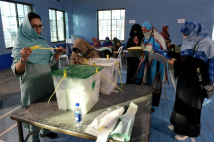 Jailed Khan's allies in early strong show in Pakistan poll.jpg