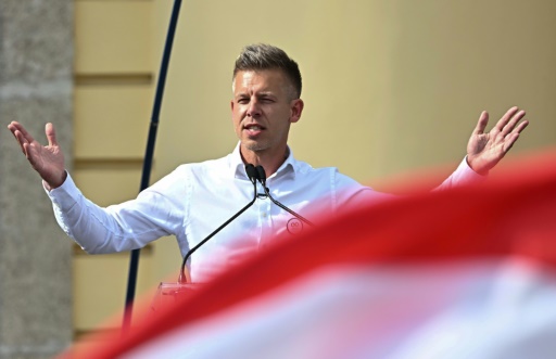 'Revolution' in air as actor stumps for Hungary opposition