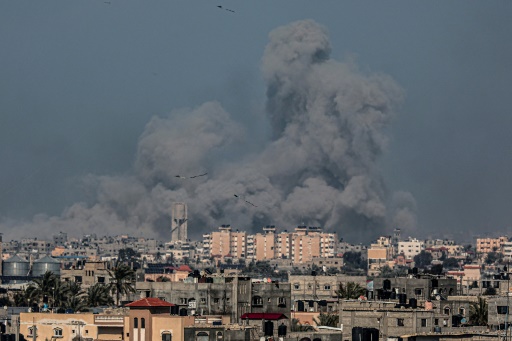 Israel pounds Gaza as US vetoes UN truce resolution