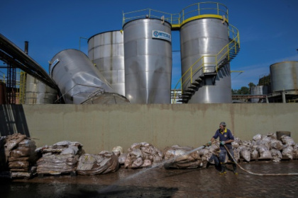 Flood-hit Brazil businesses count losses, look to future.jpg