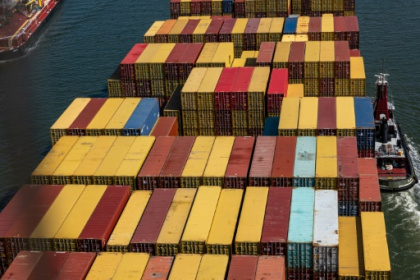 US port officials gird for strike despite last-minute bargaining.jpg