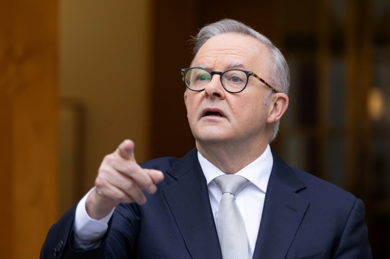 Australian PM lures voters with supermarket crackdown