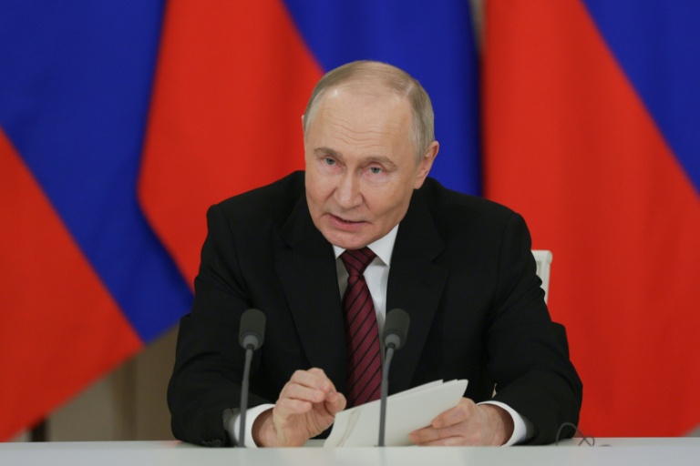 Zelensky offers to meet Putin in Turkey 'personally'