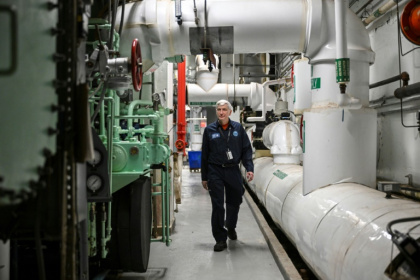 As more people want to stay cool in a planet that is steadily heating up, energy experts point to water-based system as a good alternative - ANGELA WEISS (AFP)