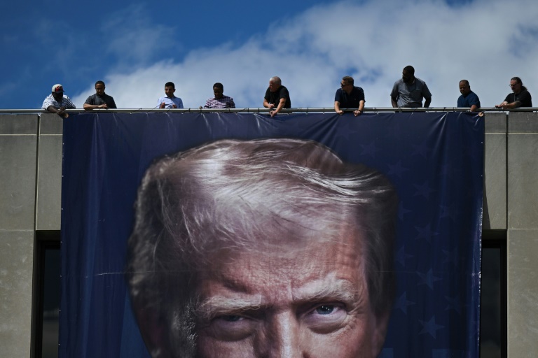Trump stamps 'dictator chic' on Washington