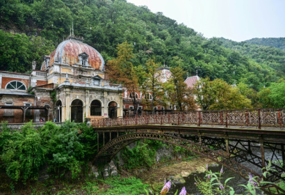 Many historic buildings suffered during Romania's chaotic transition from Communism to democracy - Daniel MIHAILESCU (AFP)