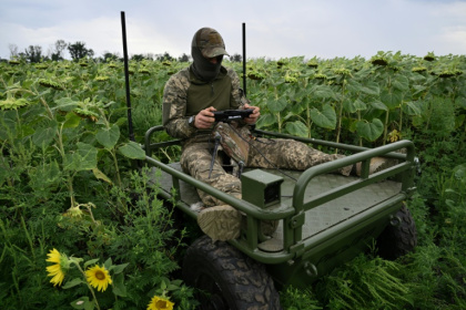 Drones are forcing military medics to find new ways to retrieve wounded to field hospitals - Genya SAVILOV (AFP)