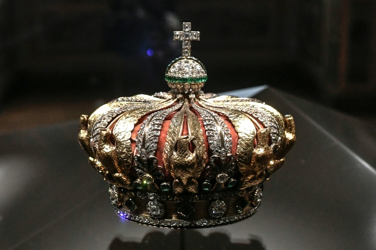 Louvre director faces grilling over $102 mn jewels heist