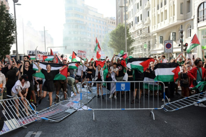Police and race staff were unable to prevent protesters from disrupting the Vuelta - Thomas COEX (AFP)