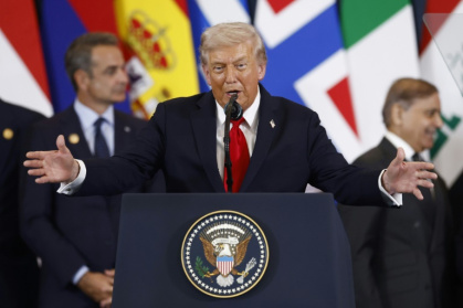 US President Donald Trump delivers a speech during the Gaza Peace Summit in Sharm El-Sheikh, Egypt - Yoan VALAT (AFP)