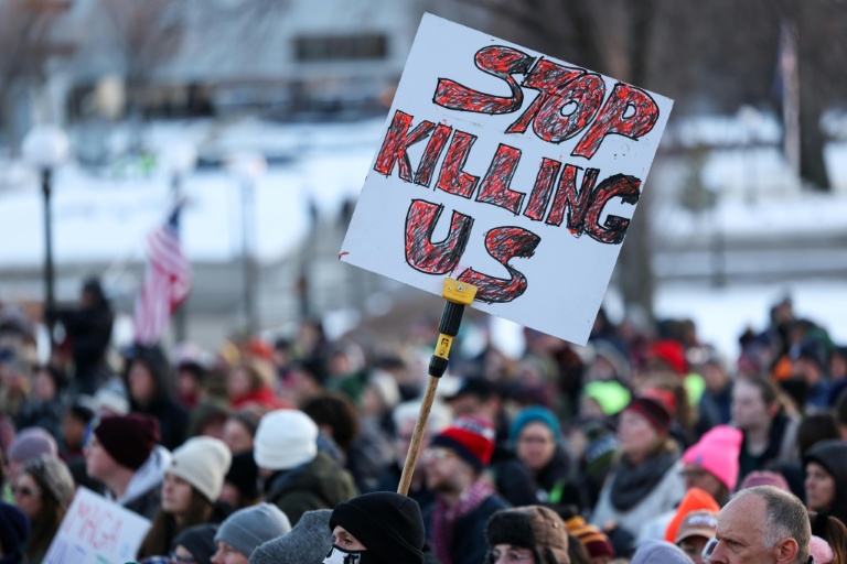 Neighbors in Minneapolis protect each other from US immigration police