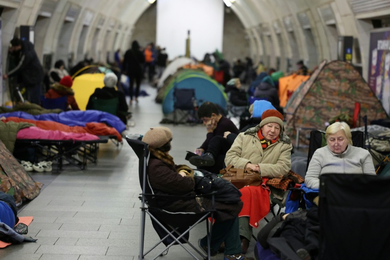 Ukraine, Russia trade deadly strikes as negotiators hammer at deal