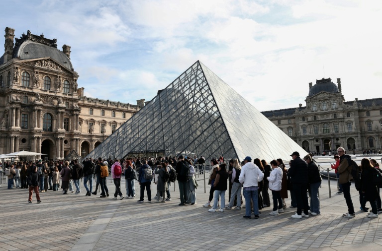 French museum fare hikes for non-European tourists spark outcry