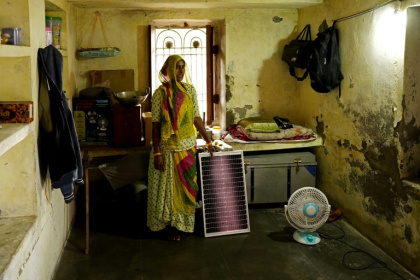 Champa Devi struggles to make enough money to cover her miner husband's medical bills - HIMANSHU SHARMA (AFP)