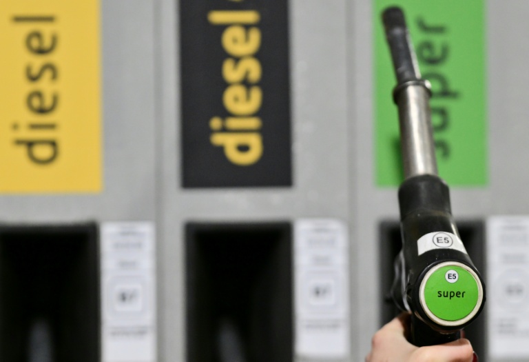 Oil tops $100 as Iran attacks offset IEA stockpile release