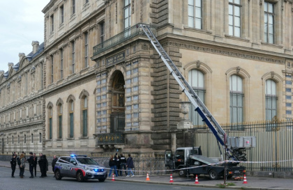 They used a stolen furniture-lifting truck - Dimitar DILKOFF (AFP)